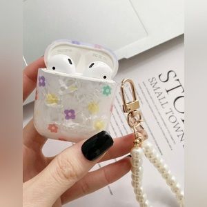 Cute Flower AirPod Case‎ with Pearl keychain